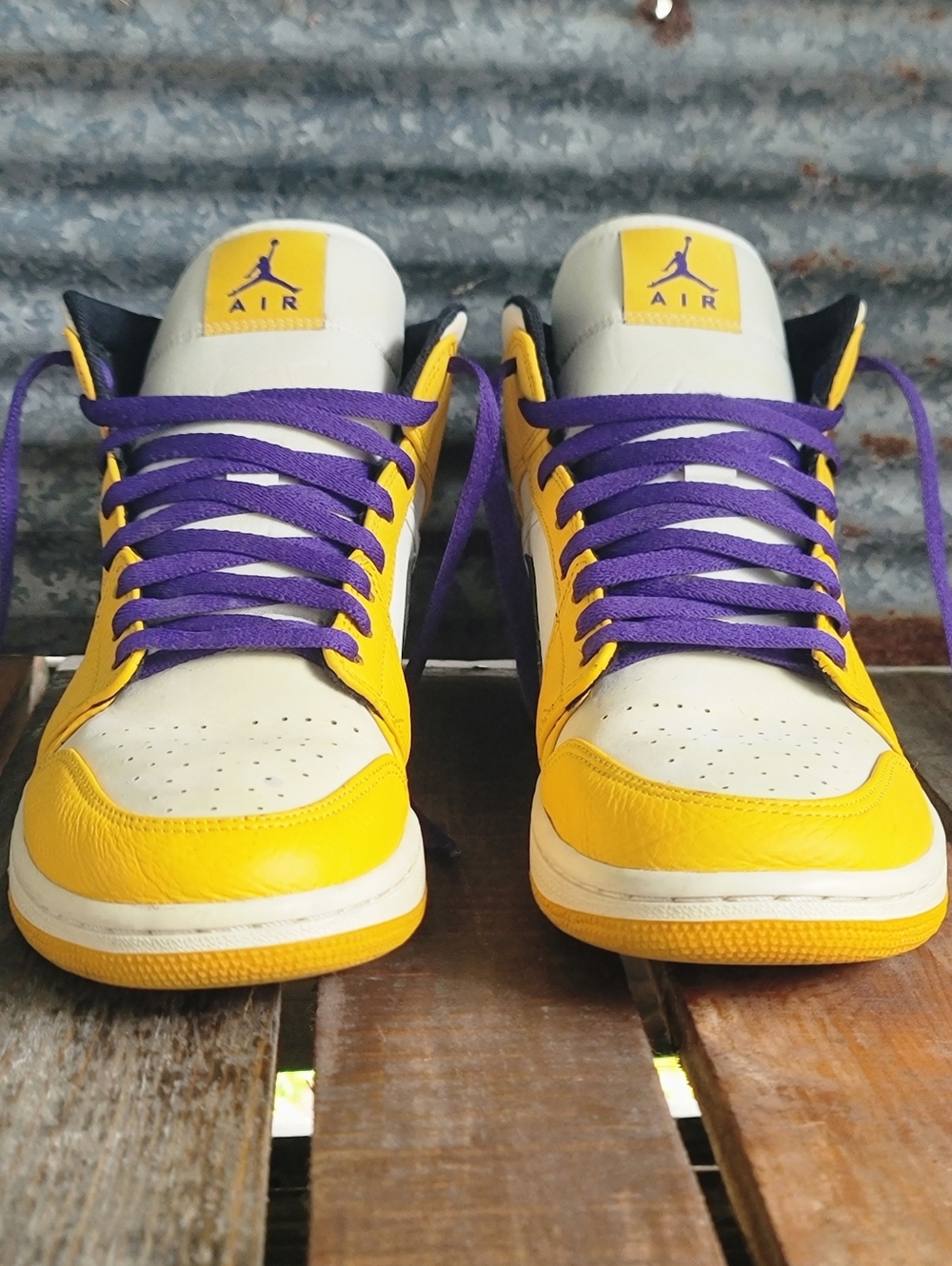 Nike Air Jordan 1 Mid SE Lakers "University Gold/Court Purple"Mens 9.5 - Picture 6 of 15